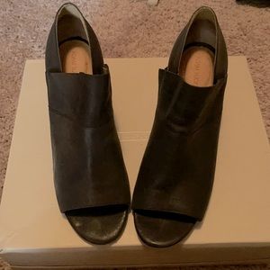 Peep Toe , Chunky Heel Pump